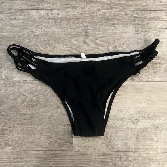 Ladies Black Bikini - Picture 2 of 6